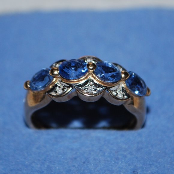 Gold and Blue Sapphire Women's Ring - Picture 4 of 12